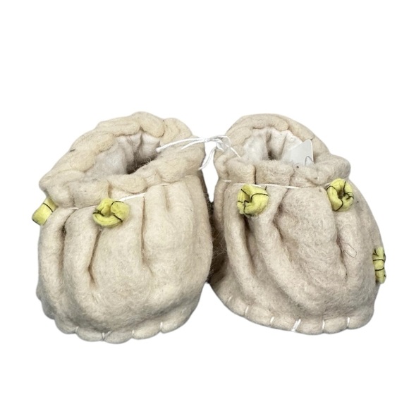 HANDMADE 100% Wool Floral Pique Baby Bootie Slippers - Picture 2 of 8